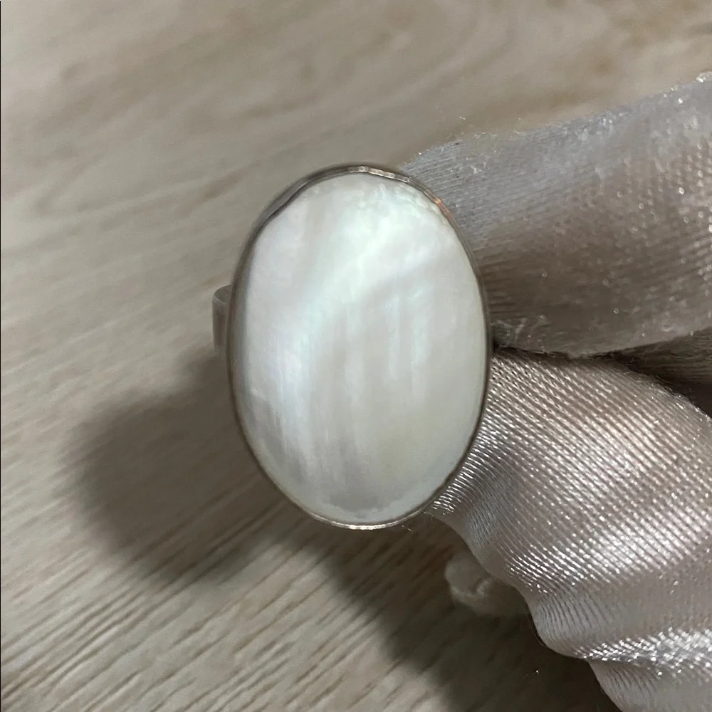 Mother of Pearl Gemstone 925 Sterling Silver Ring Size 6.5
